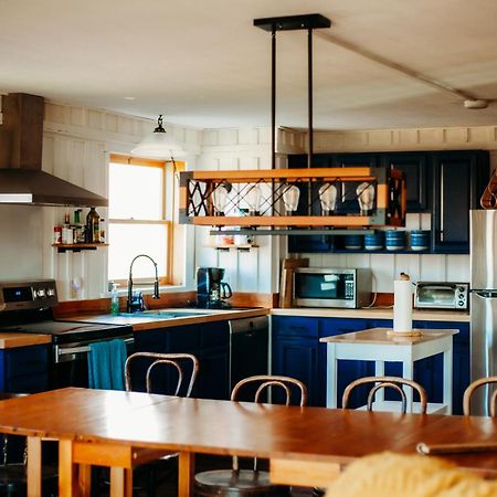 The Barn At Evermore: Riverfront Retreat W/Hot Tub Luray Bagian luar foto