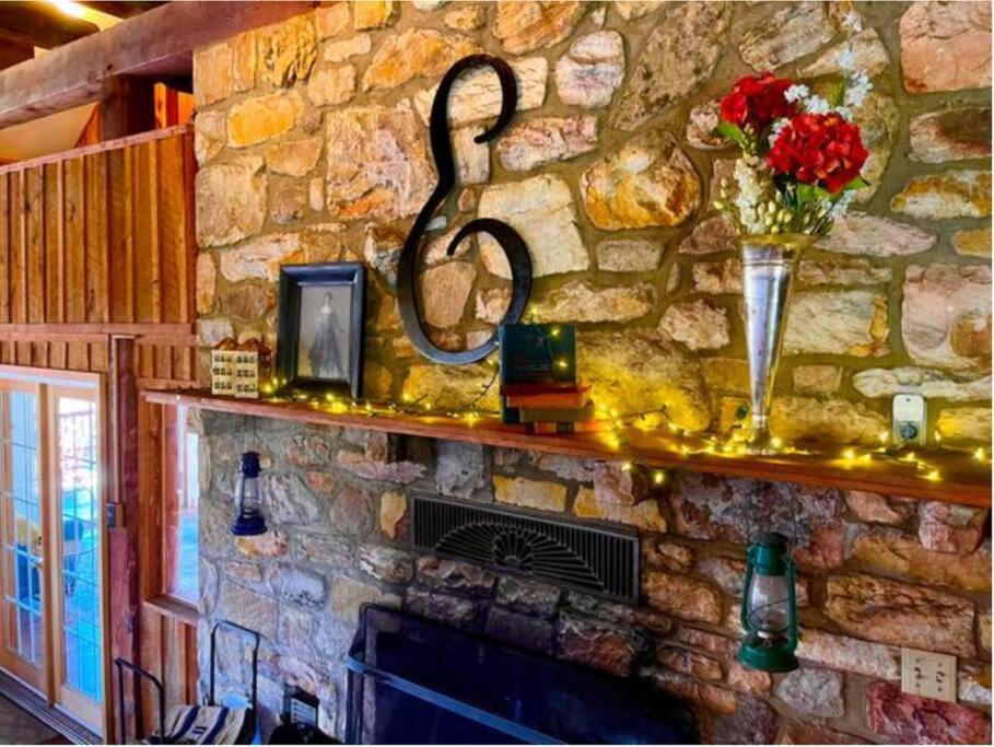 The Barn At Evermore: Riverfront Retreat W/Hot Tub Luray Bagian luar foto