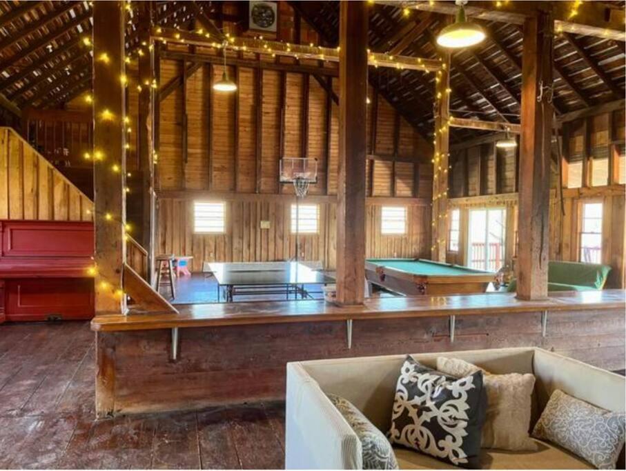 The Barn At Evermore: Riverfront Retreat W/Hot Tub Luray Bagian luar foto