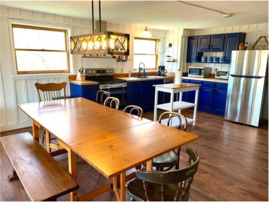 The Barn At Evermore: Riverfront Retreat W/Hot Tub Luray Bagian luar foto