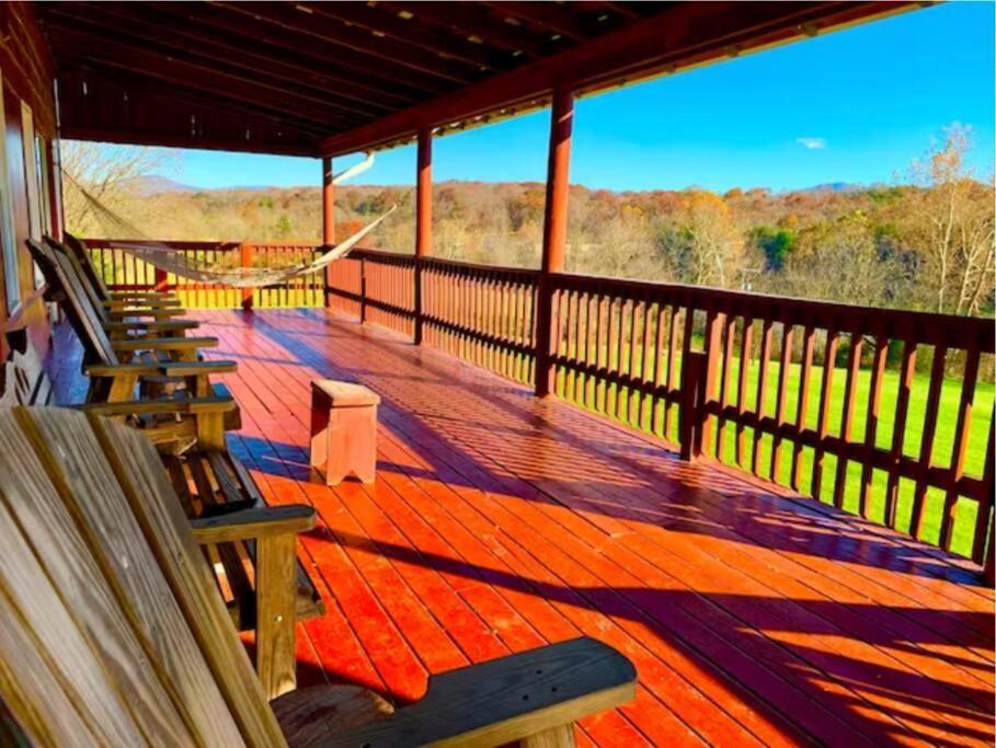 The Barn At Evermore: Riverfront Retreat W/Hot Tub Luray Bagian luar foto