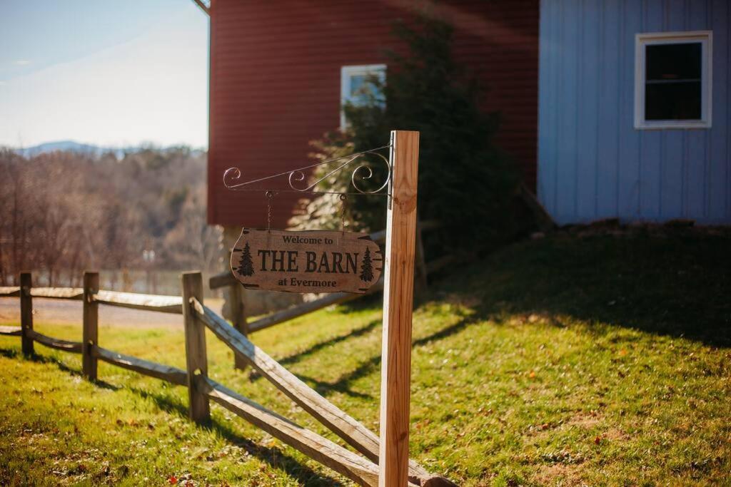 The Barn At Evermore: Riverfront Retreat W/Hot Tub Luray Bagian luar foto