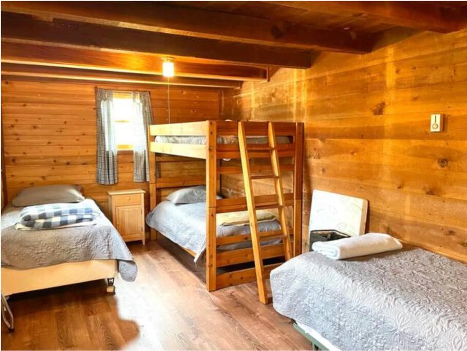 The Barn At Evermore: Riverfront Retreat W/Hot Tub Luray Bagian luar foto