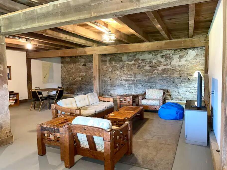 The Barn At Evermore: Riverfront Retreat W/Hot Tub Luray Bagian luar foto