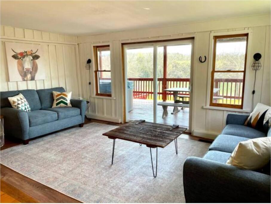 The Barn At Evermore: Riverfront Retreat W/Hot Tub Luray Bagian luar foto