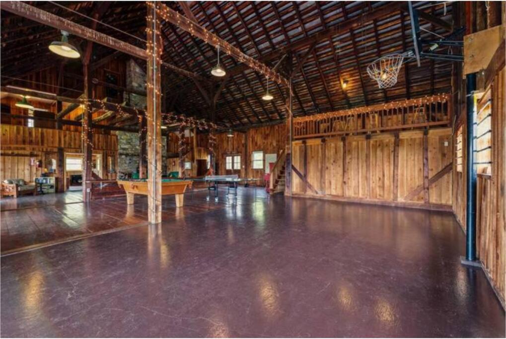 The Barn At Evermore: Riverfront Retreat W/Hot Tub Luray Bagian luar foto