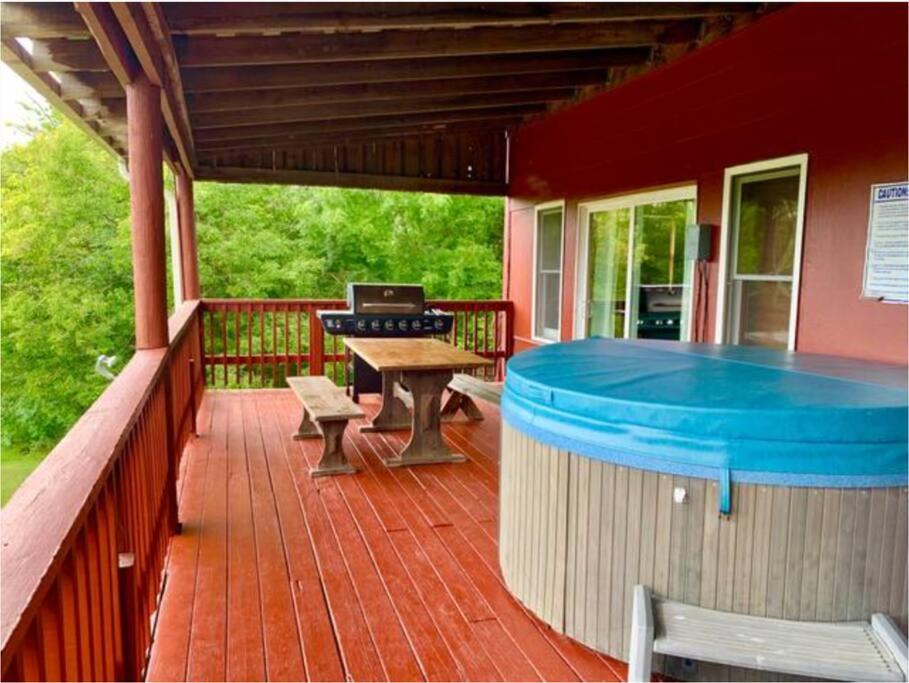 The Barn At Evermore: Riverfront Retreat W/Hot Tub Luray Bagian luar foto