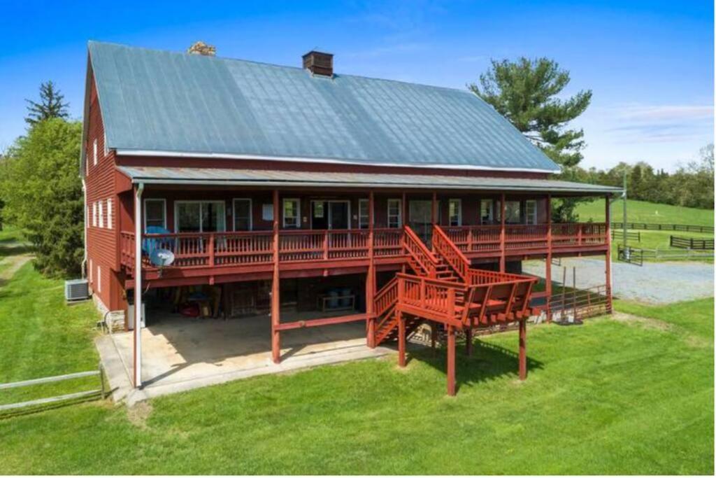 The Barn At Evermore: Riverfront Retreat W/Hot Tub Luray Bagian luar foto